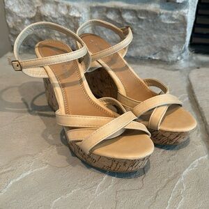 Women’s 8 Spirit Moda Wedge shoes